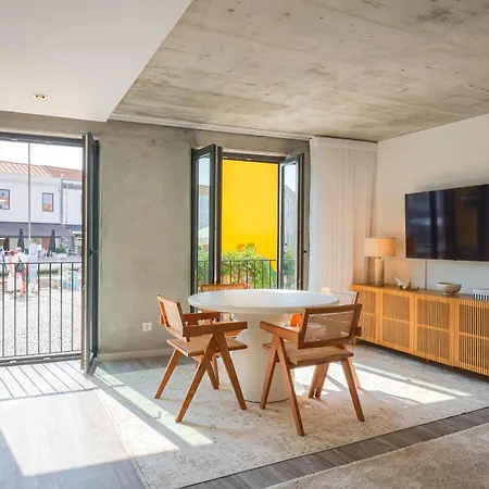 Apartment Inside Canal *