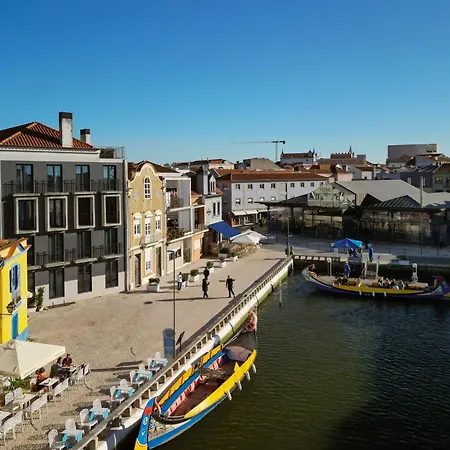 Apartment Inside Canal