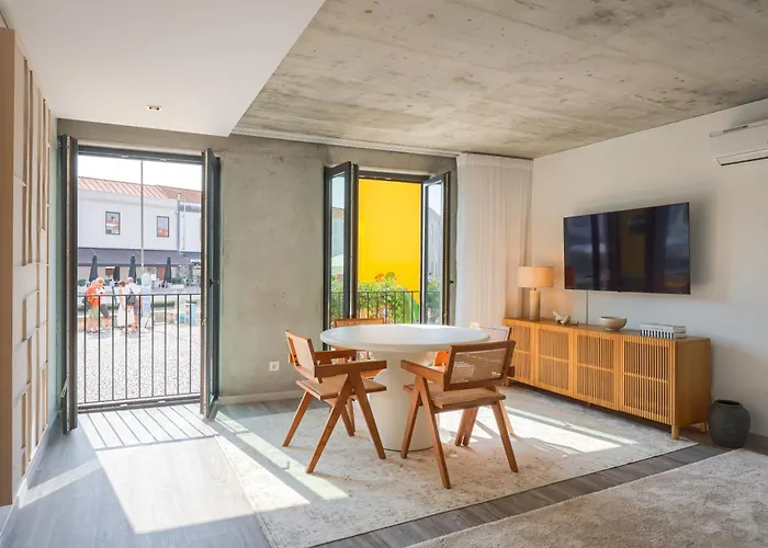 Apartment Inside Canal *